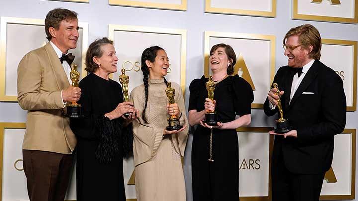 Nomadland: Film Pemenang Oscar yang Mengungkap Realita Kehidupan Kaum Pengembara